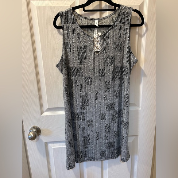 NY Collection PXL Sleeveless Black & White Dress NWT Stretchy Metal V-Neck Cute - Picture 1 of 5